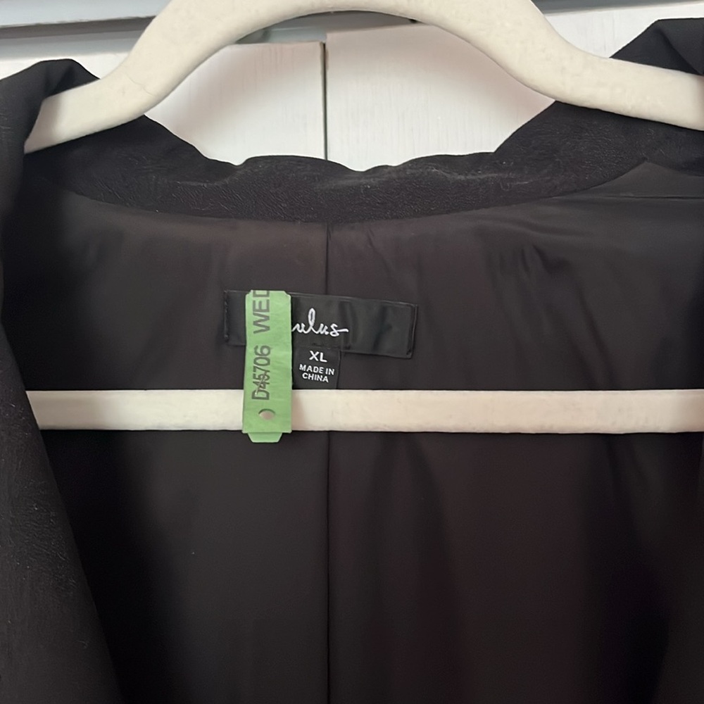 Lulu’s black blazer - Picture 2 of 2